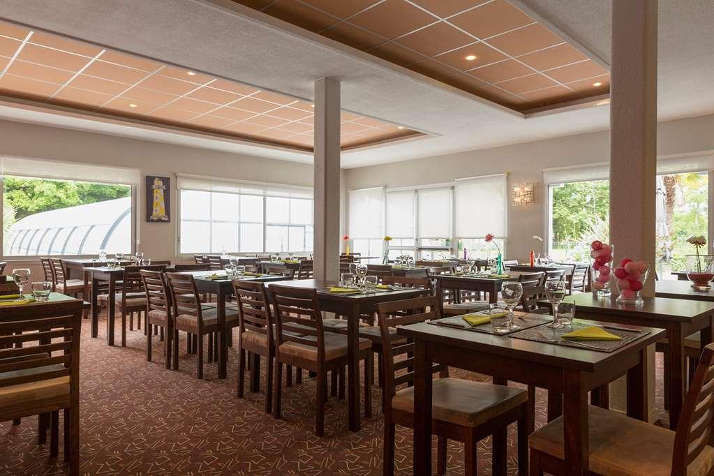 Hotel Du Golf Saint-Laurent Ploemel Ресторант снимка