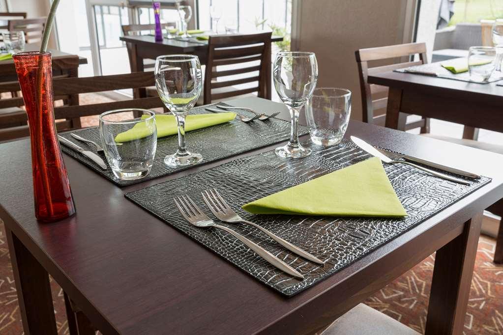 Hotel Du Golf Saint-Laurent Ploemel Ресторант снимка