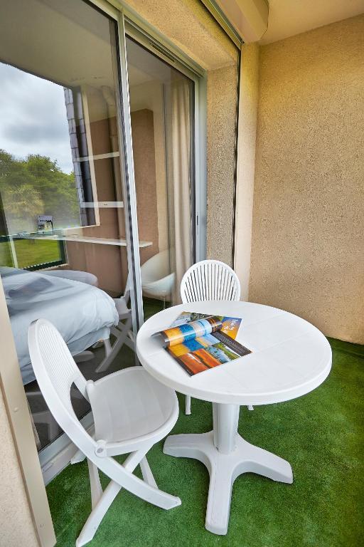 Hotel Du Golf Saint-Laurent Ploemel Стая снимка